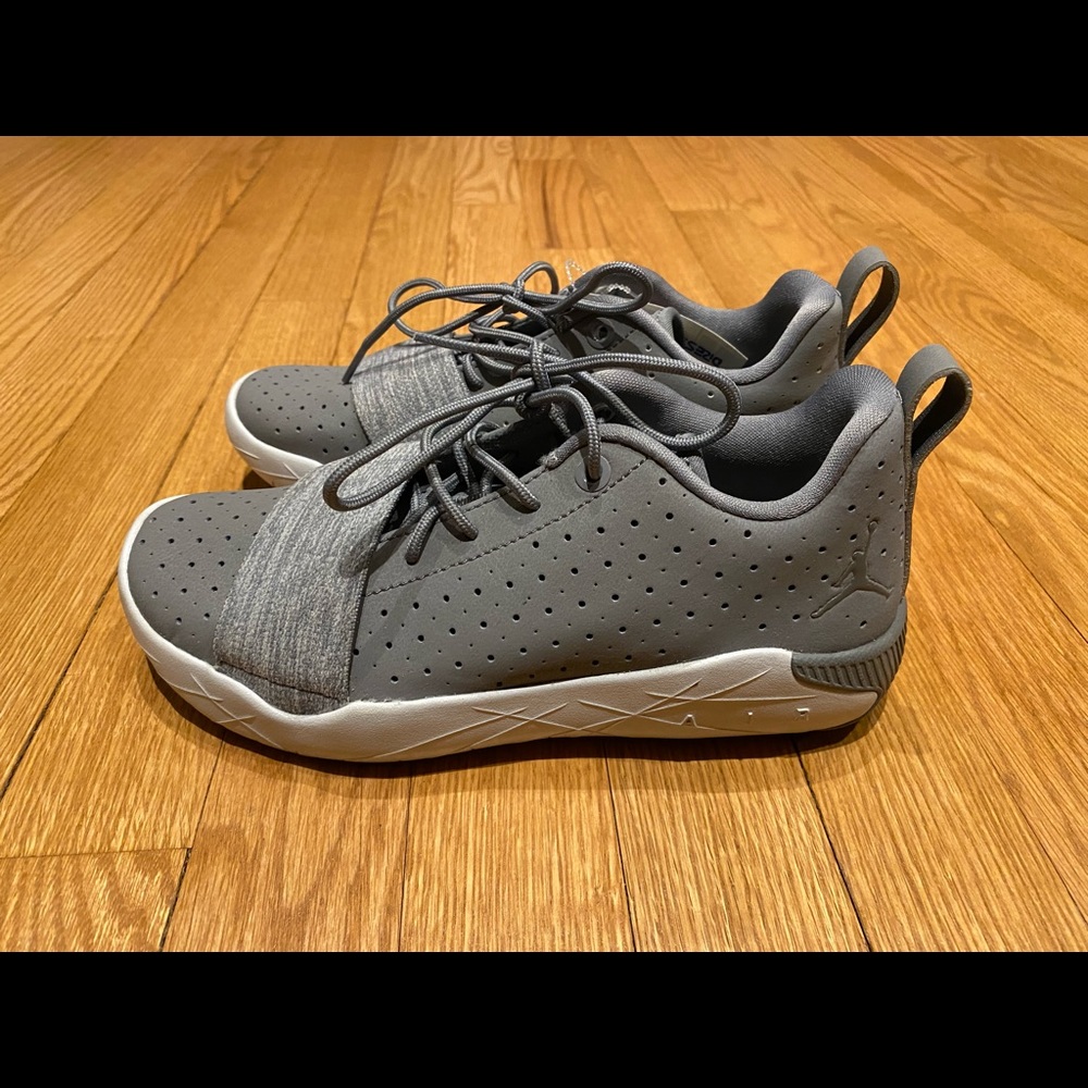 Boys Jordan sneakers size 4